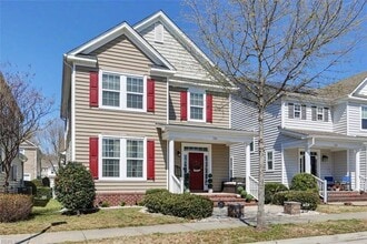 326 Sedium Ln in Portsmouth, VA - Foto de edificio - Building Photo