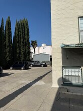 2025 Cheremoya Ave in Los Angeles, CA - Foto de edificio - Building Photo