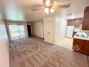 751 N Los Felices Rd in Palm Springs, CA - Building Photo - Building Photo