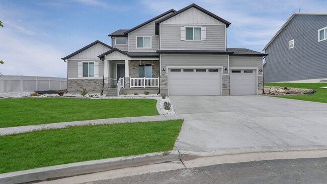 2411 N Paintbrush Dr in Saratoga Springs, UT - Building Photo - Building Photo