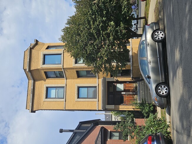 property at 1901 N Hoyne Ave