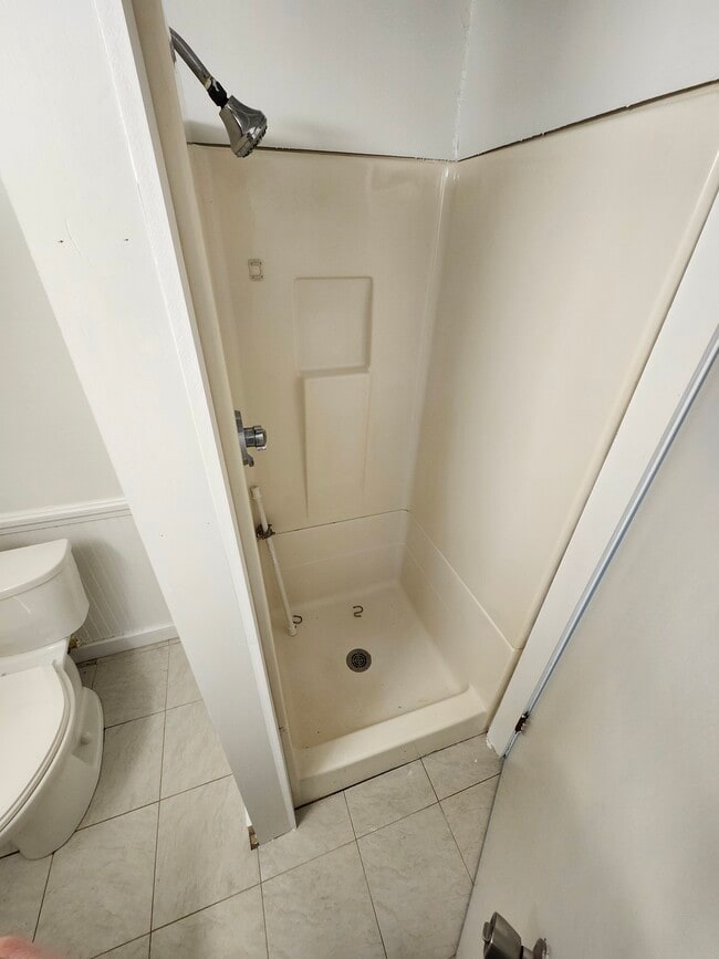 44 Nashua St, Unit 1 in Clinton, MA - Foto de edificio - Building Photo