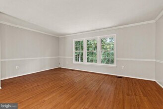7918 Pebble Brook Ct in Springfield, VA - Foto de edificio - Building Photo