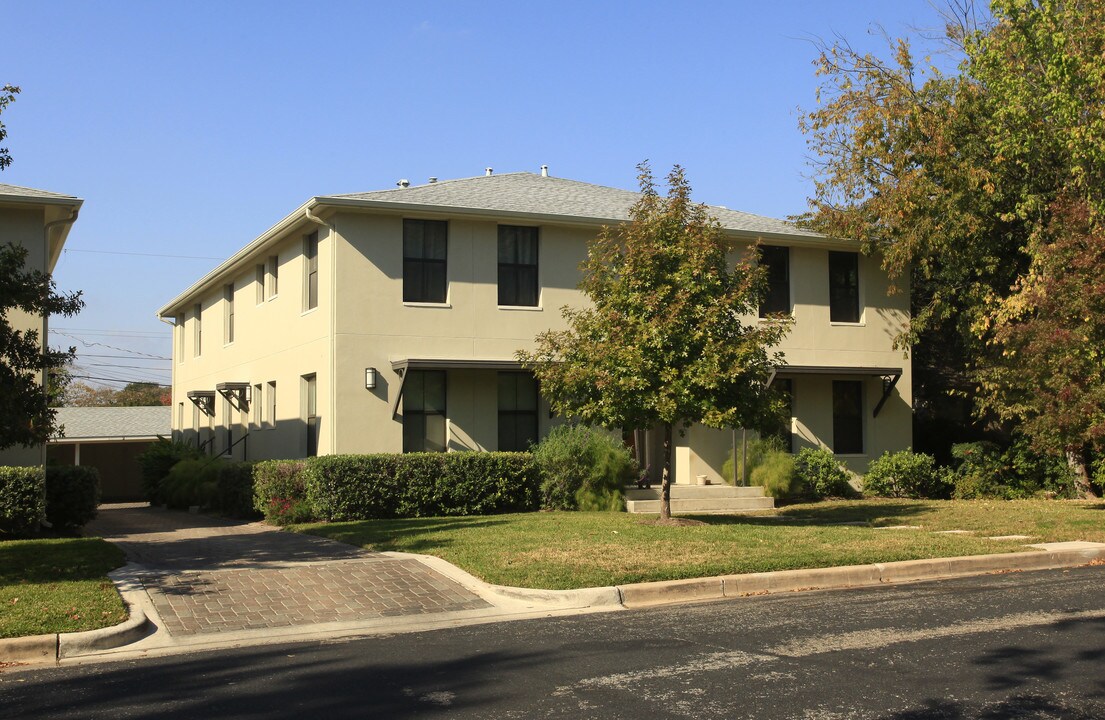 1202 Marshall Ln in Austin, TX - Building Photo