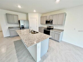 6820 Cranes Roost Rd in Harmony, FL - Foto de edificio - Building Photo