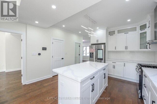 3134 Merritt Ave in Mississauga, ON - Building Photo - Building Photo