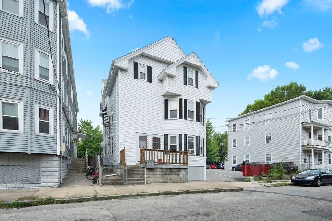 19-21 Penn St in Providence, RI - Building Photo