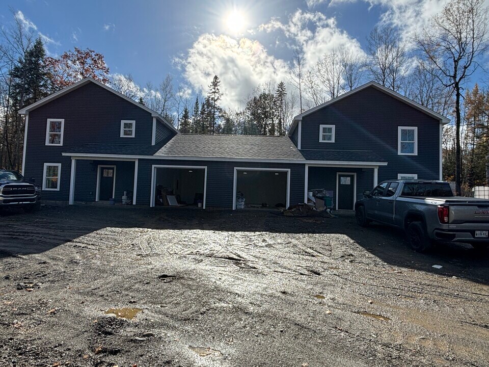 20 Pond Rd in Hampden, ME - Building Photo