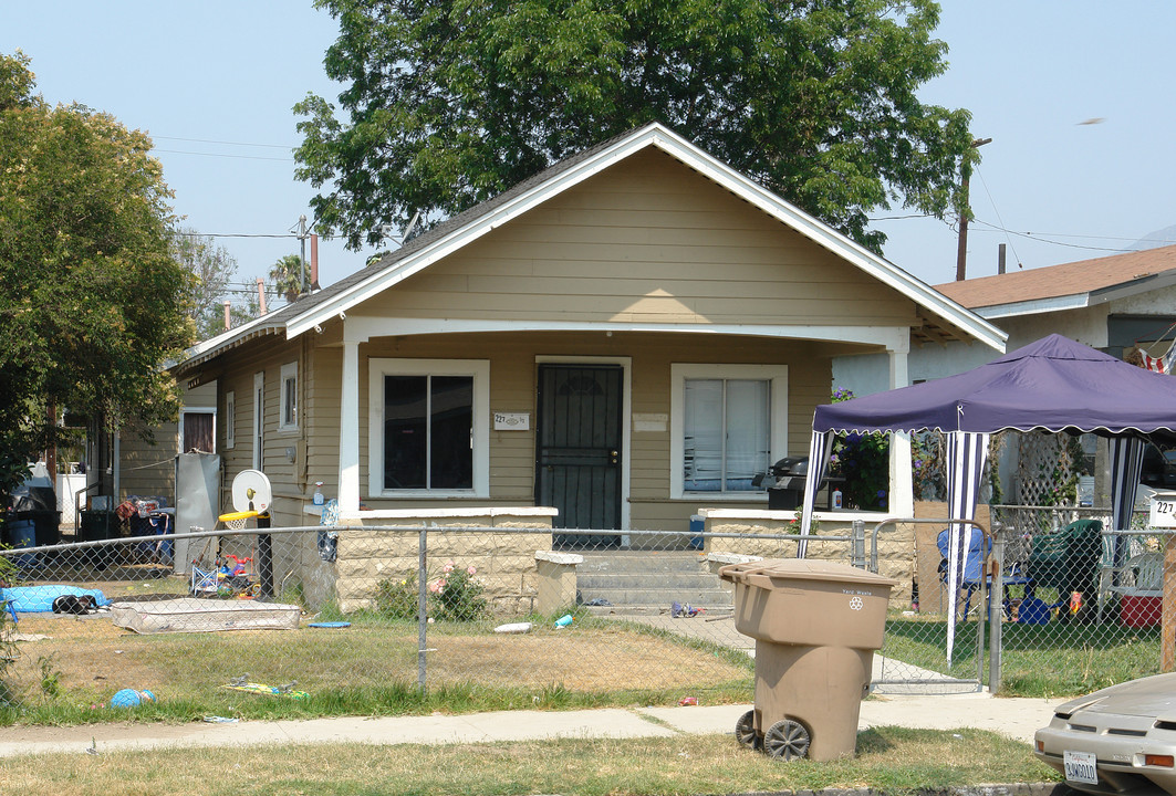 227 Olive St in Fillmore, CA - Foto de edificio