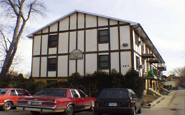 Saville Row Apt. in Antioch, IL - Building Photo