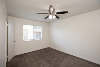 Shannon Wood Townhomes in El Cajon, CA - Foto de edificio - Interior Photo