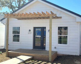 2117 W Jackson St in Pensacola, FL - Building Photo