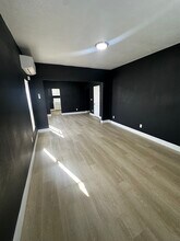 242 E 54th St in Los Angeles, CA - Building Photo - Building Photo