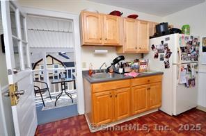 42 Oakland St in Bristol, CT - Building Photo - Building Photo