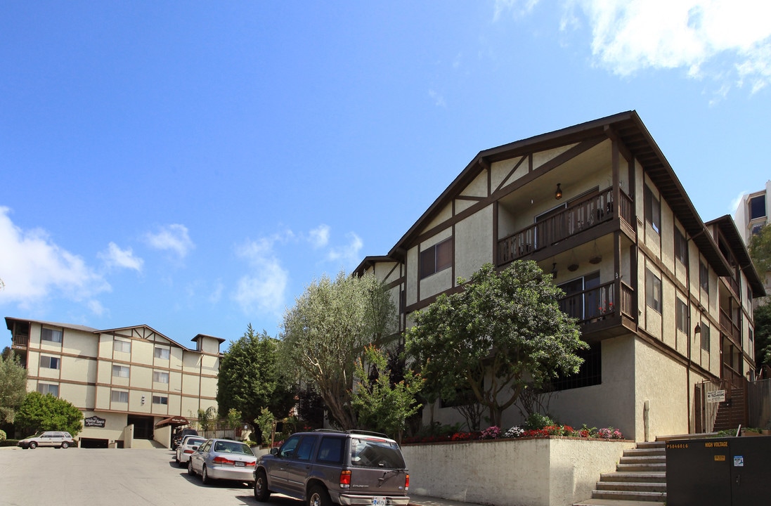 The Windsor House in Rancho Palos Verdes, CA - Foto de edificio