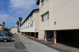 344-348 S Willie James Jones Ave in San Diego, CA - Foto de edificio - Building Photo