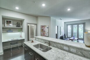 Windsor South Lamar in Austin, TX - Building Photo