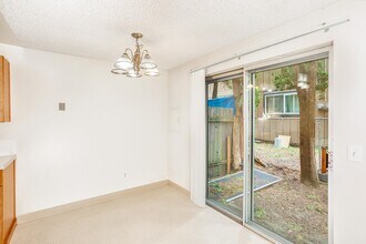 4311 Plomondon St, Unit 2 in Vancouver, WA - Building Photo - Building Photo