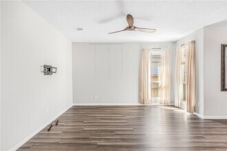 411 Ft Dix Ln in Caldwell, TX - Foto de edificio - Building Photo