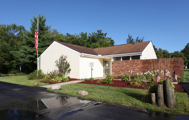 Conine Village in Pataskala, OH - Foto de edificio - Building Photo