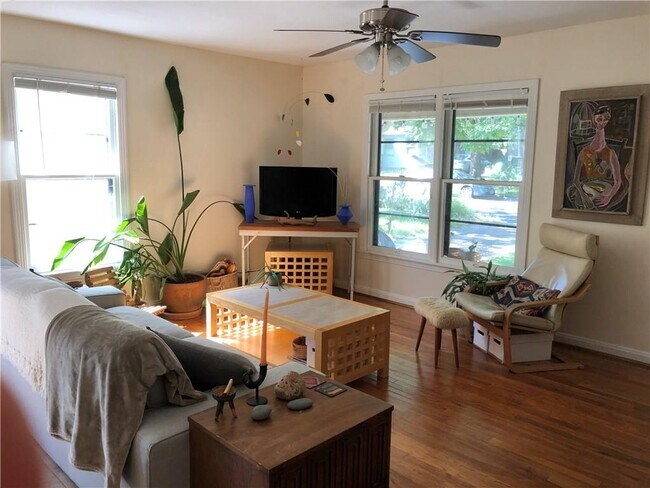 1517 Piedmont Ave in Austin, TX - Foto de edificio - Building Photo