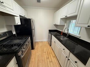 10 Society Hill Dr N in Jersey City, NJ - Foto de edificio - Building Photo