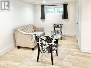 2 Pannahill Rd in Toronto, ON - Building Photo - Building Photo