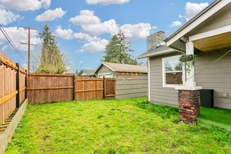 8816 S Yakima Ave in Tacoma, WA - Building Photo - Building Photo