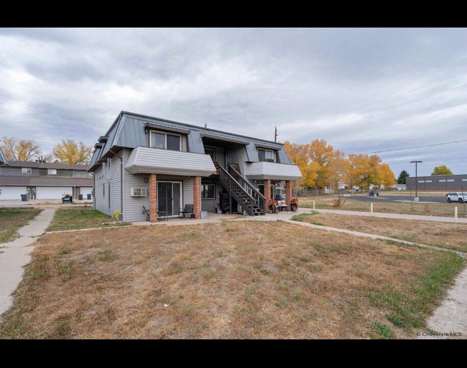 2418 Pattison Ave in Cheyenne, WY - Building Photo