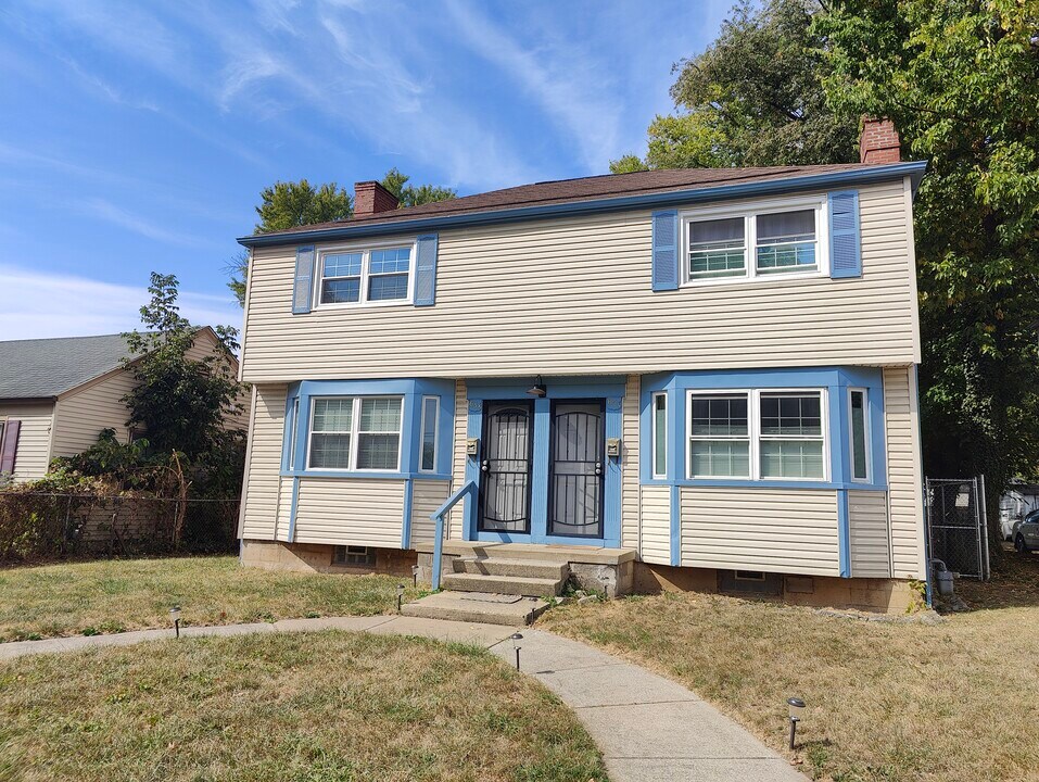 653 Rhoads Ave in Columbus, OH - Foto de edificio