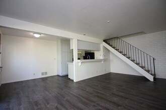 2020 W Steele Ln in Santa Rosa, CA - Building Photo - Building Photo