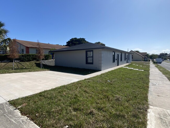 1426 Douglass Ave in West Palm Beach, FL - Building Photo - Building Photo