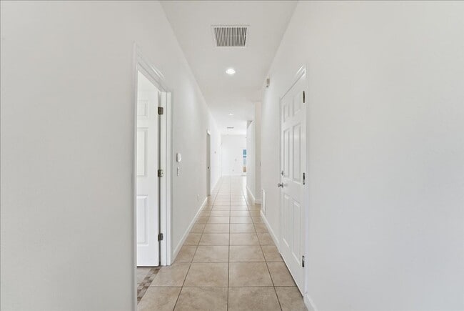 954 E Broadway St in Oviedo, FL - Building Photo - Building Photo