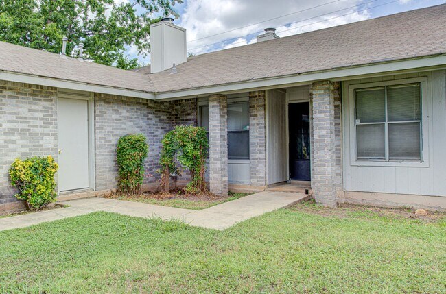 12824 Tomanet Trail, Unit Unit-B in Austin, TX - Building Photo - Building Photo
