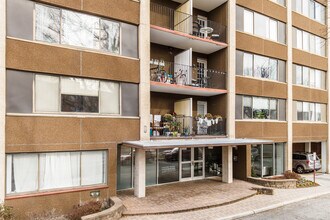 Lorcom House in Arlington, VA - Foto de edificio - Building Photo