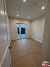 5191-5191 Lindley Ave in Los Angeles, CA - Building Photo - Building Photo