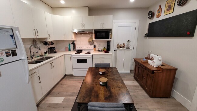 14487 Chartwell Dr in Surrey, BC - Building Photo - Building Photo