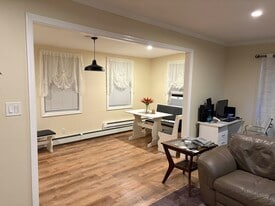 5 Brush Rd in Mastic Beach, NY - Building Photo