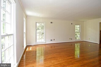 7646 Huntmaster Ln in McLean, VA - Building Photo - Building Photo