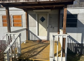 910 Old Elizabethton Hwy in Bluff City, TN - Building Photo