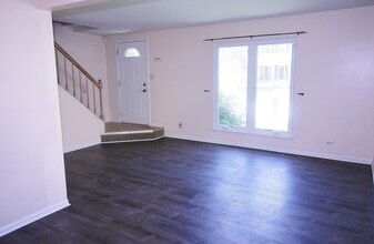 2022 Redwood Dr in Round Lake Beach, IL - Building Photo - Building Photo