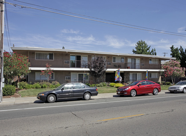 1214 Bell St in Sacramento, CA - Foto de edificio - Building Photo