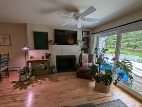 33 Harbor View Rd in South Burlington, VT - Building Photo - Building Photo