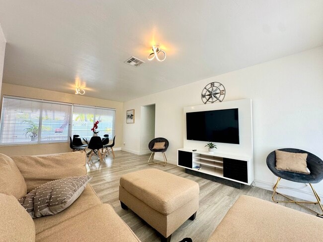 2924 Middle River Dr, Unit Your South Florida Oasis: in Fort Lauderdale, FL - Building Photo - Building Photo