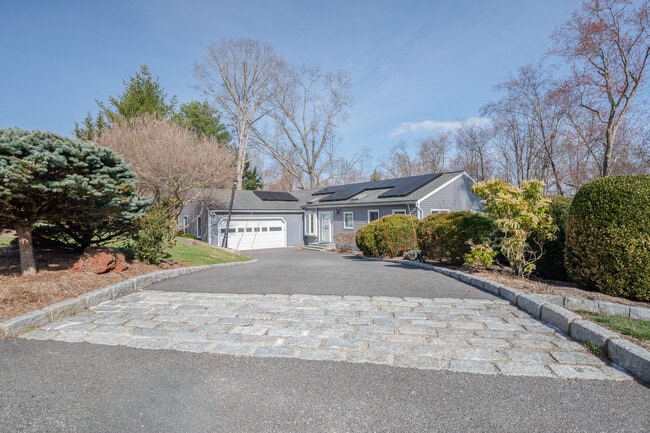 6 Big Buck Ln in Brookfield, CT - Building Photo - Building Photo