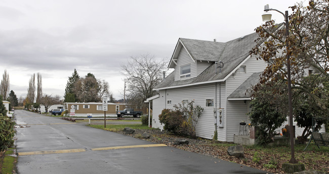 Elmwood Mobile Manor in Puyallup, WA - Foto de edificio - Building Photo