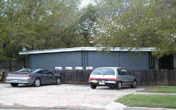 2300--2302 S 5th St in Austin, TX - Building Photo - Building Photo