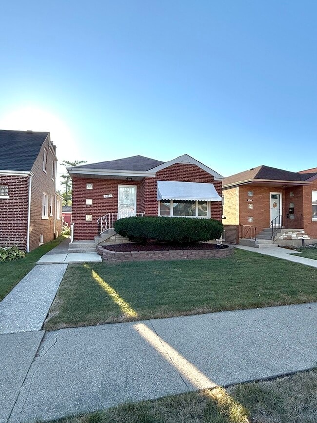 property at 8542 S Winchester Ave