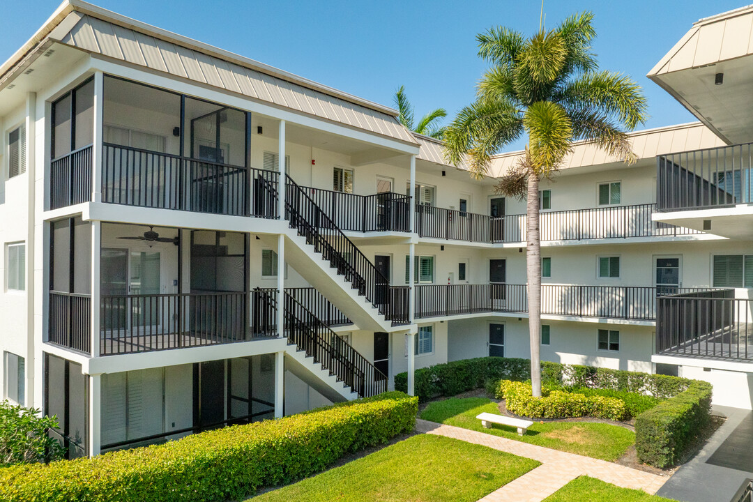 Central Gardens in Naples, FL - Foto de edificio