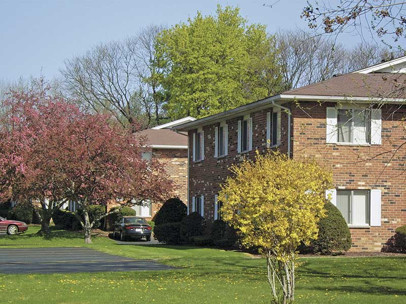 Oakwood Manor Apartments in Fairport, NY - Foto de edificio